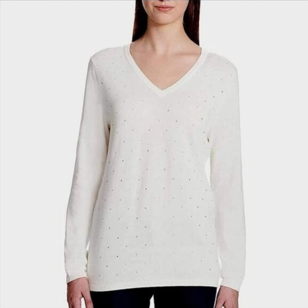 Elegant White V-Neck Sweater